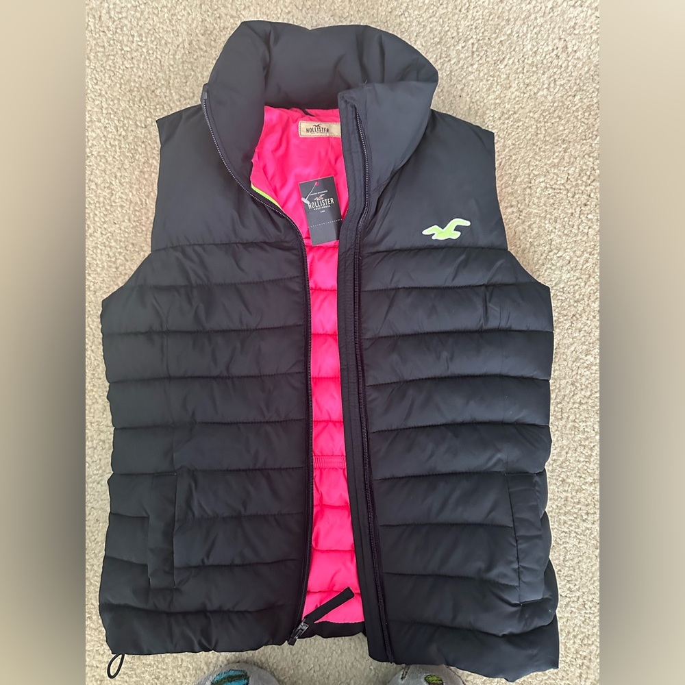 Hollister puffer vest 
Juniors- S